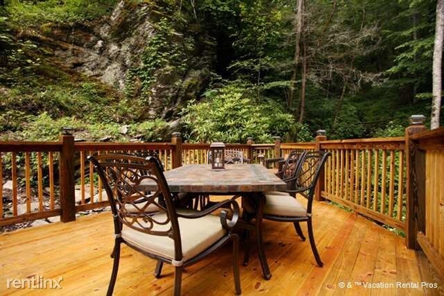 Foto del edificio - 5070 Riversong Way