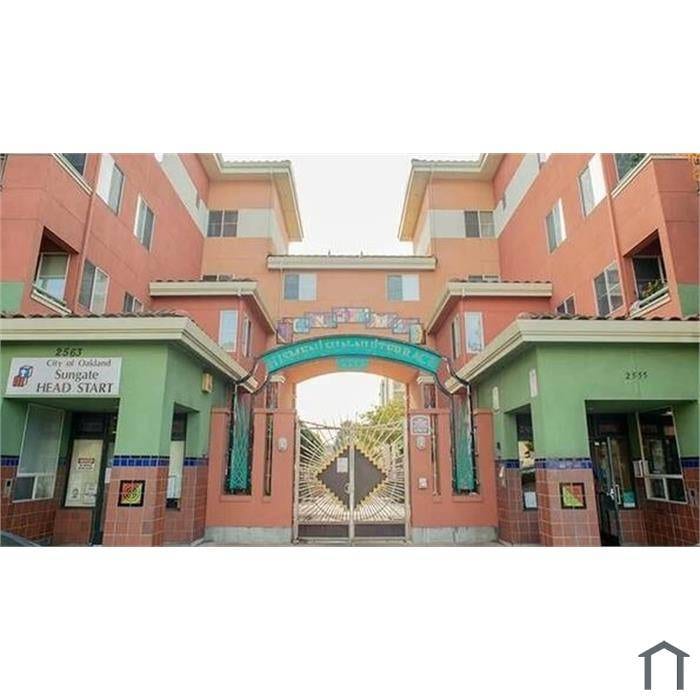 Primary Photo - 2555 International Blvd