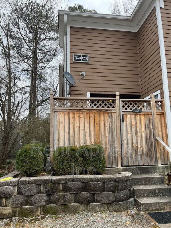 Building Photo - 1025 Rock Creek Ln