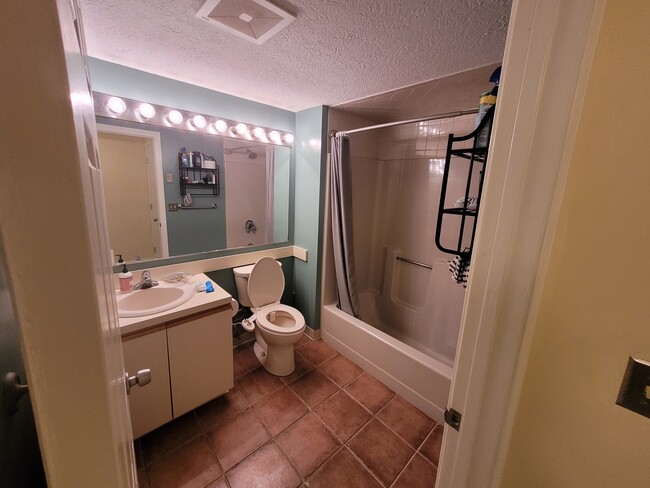Foto del edificio - 5 Timberwood Dr