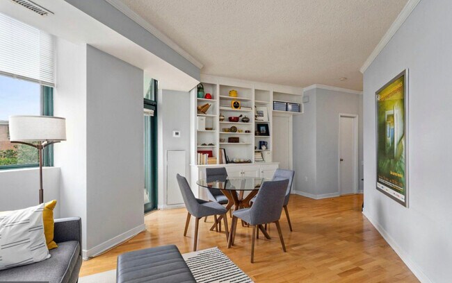 Building Photo - 955 26th St NW