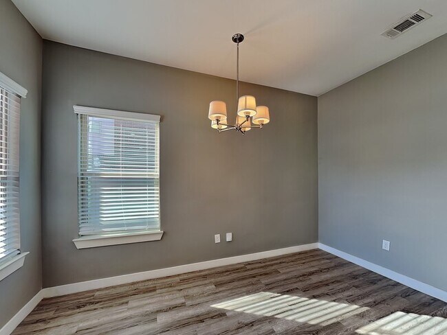 Foto del edificio - 1553 Fiji St