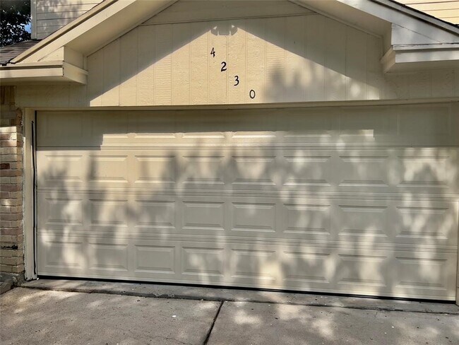 Foto del edificio - 4230 Hawk Meadow Dr