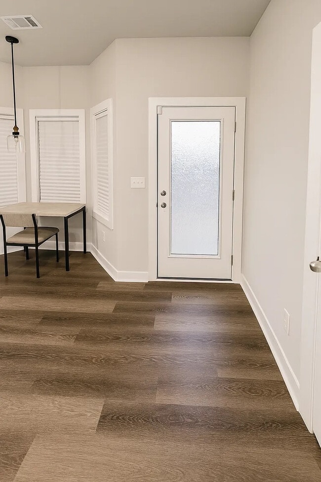 Foto del edificio - Room in House on Lindsey Dr