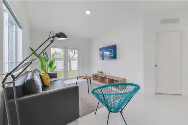 Foto del edificio - 8758 NW 22nd Ct