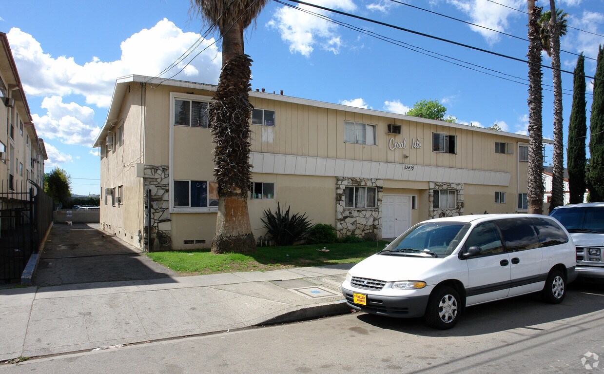 Primary Photo - Coral Isle Apartments