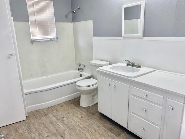 Building Photo - 3113 Teak Ave