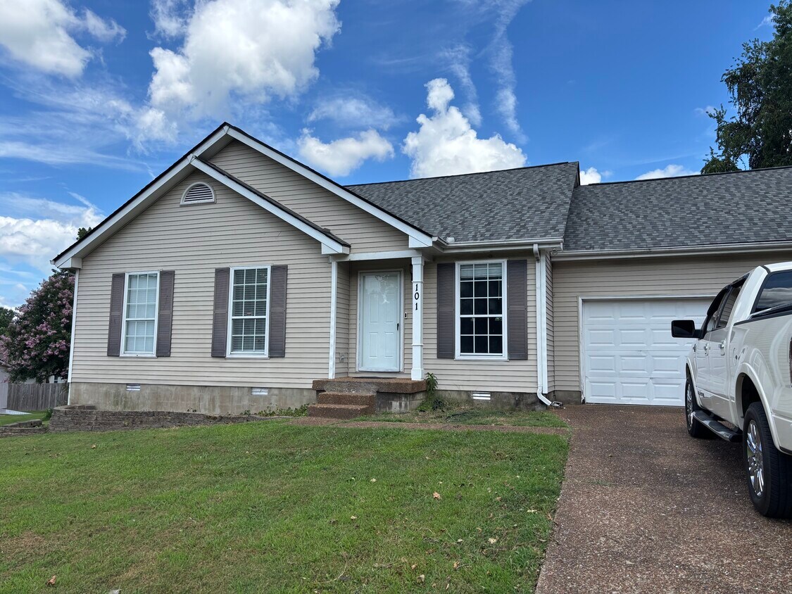 Foto principal - 101 Kings Gate Ln
