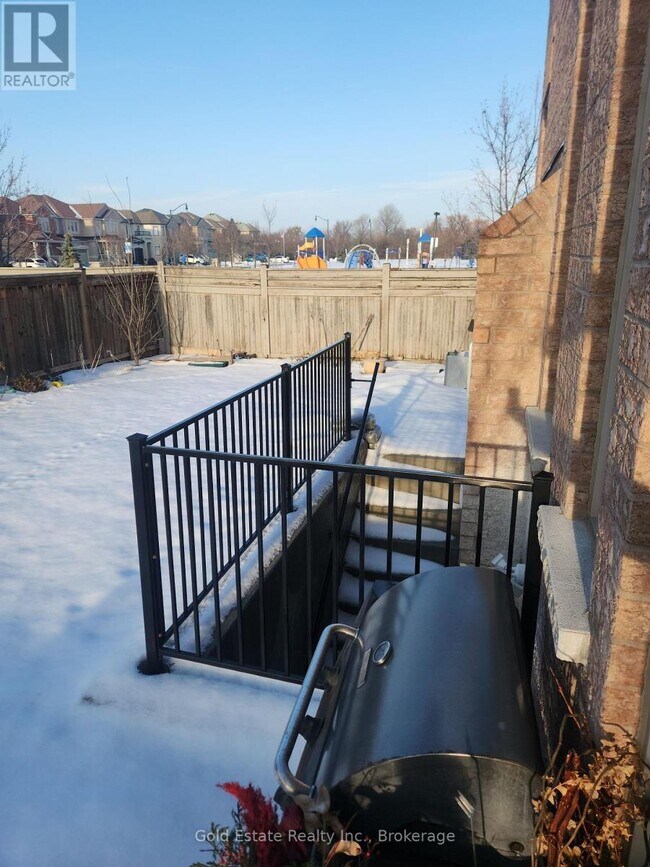 Photo du bâtiment - 34 Pinestaff Rd