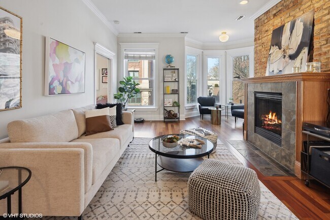 Foto del edificio - 3907 N Damen Ave