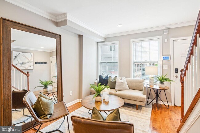 Foto del edificio - 2323 Montrose St