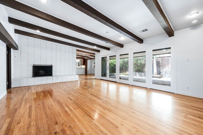 Foto del edificio - 6825 Bellgreen Dr