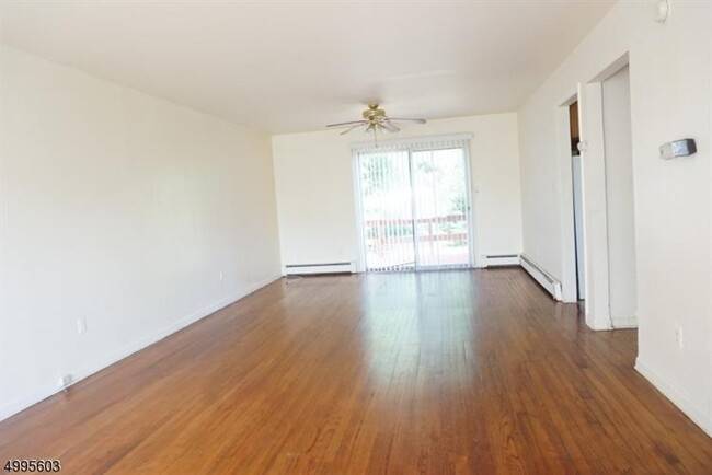 Building Photo - 728 Pompton Ave