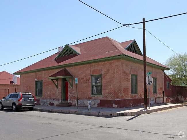 Primary Photo - 440-446 S Convent Ave
