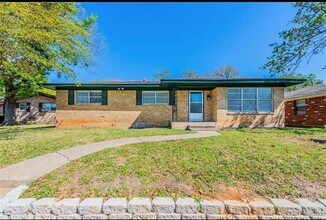 Building Photo - 903 Seymore Cir