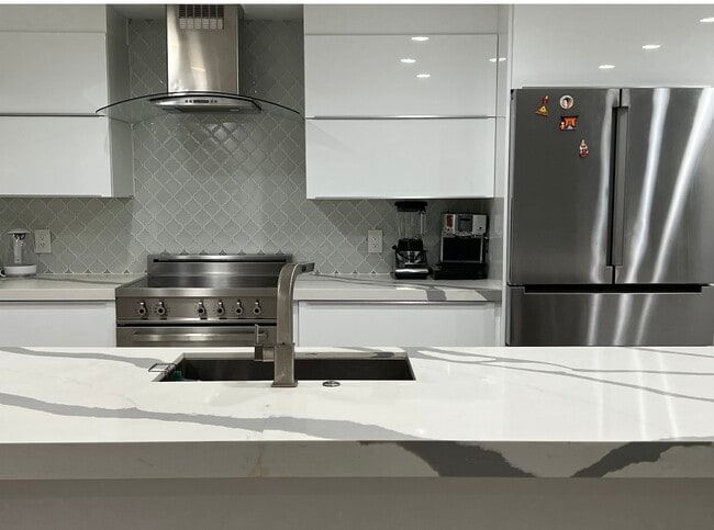 Kitchen - 2160 Century Park E