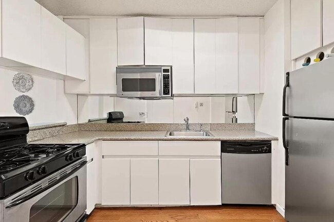 Building Photo - 2 bedroom in NEW YORK NY 10011