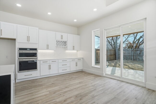 Building Photo - 128 N Cedar St