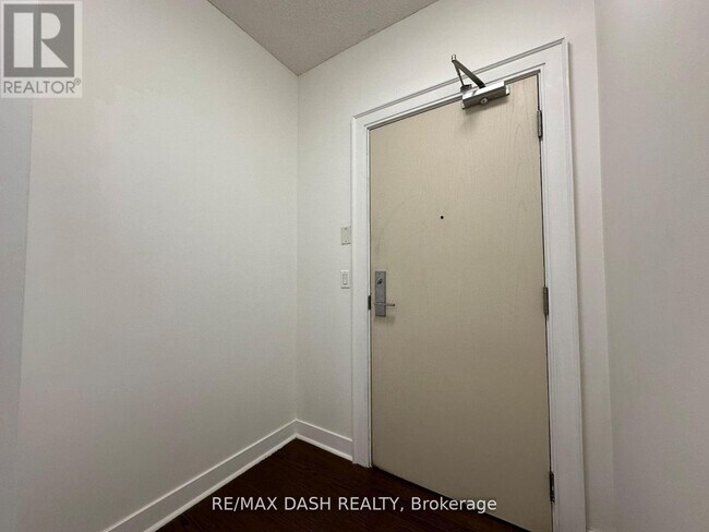 Building Photo - 438 King St W