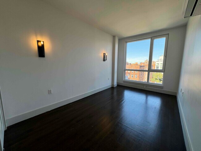 Foto del edificio - 150 Lenox Rd