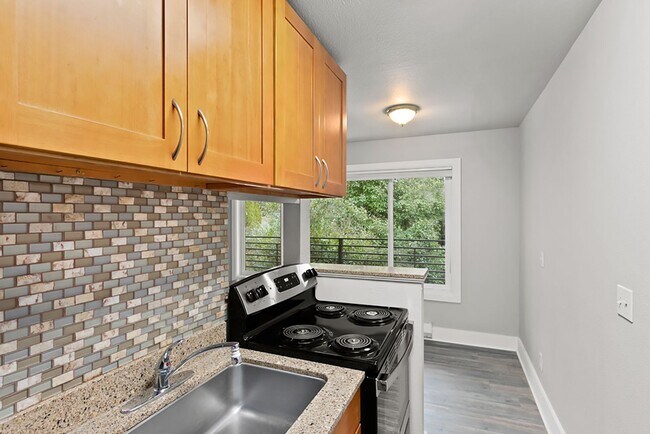 Foto del interior - Westcrest Apartments: Leasing Specials! Renovated units in West Seattle.