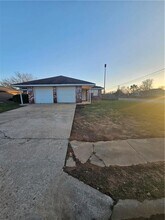 Building Photo - 2326 W Roselawn St