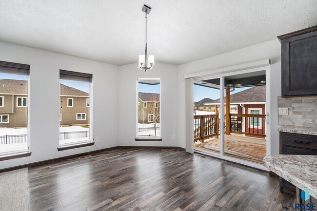Building Photo - 313 S Dockside Cir