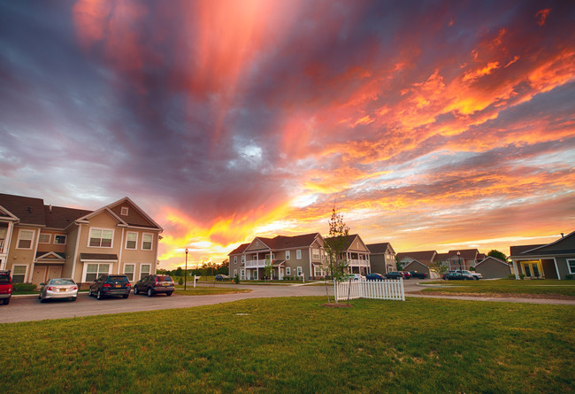 Building Photo - Pinebrooke Apartments