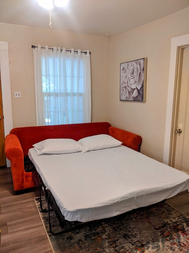 Sofa bed - 60 Foss St
