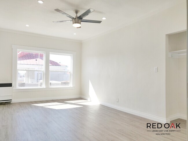 Building Photo - 722 S Alvarado St