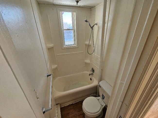 Building Photo - 534 N Plum St