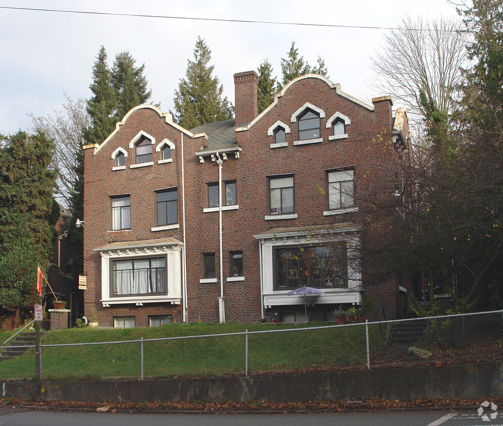 Building Photo - The Heatherfield