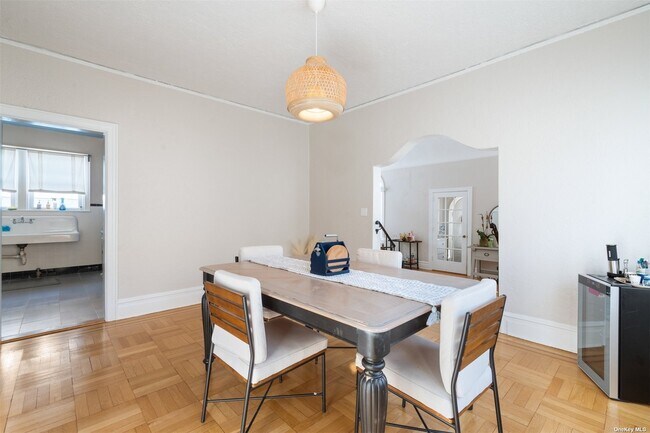 Foto del edificio - 317 W Walnut St