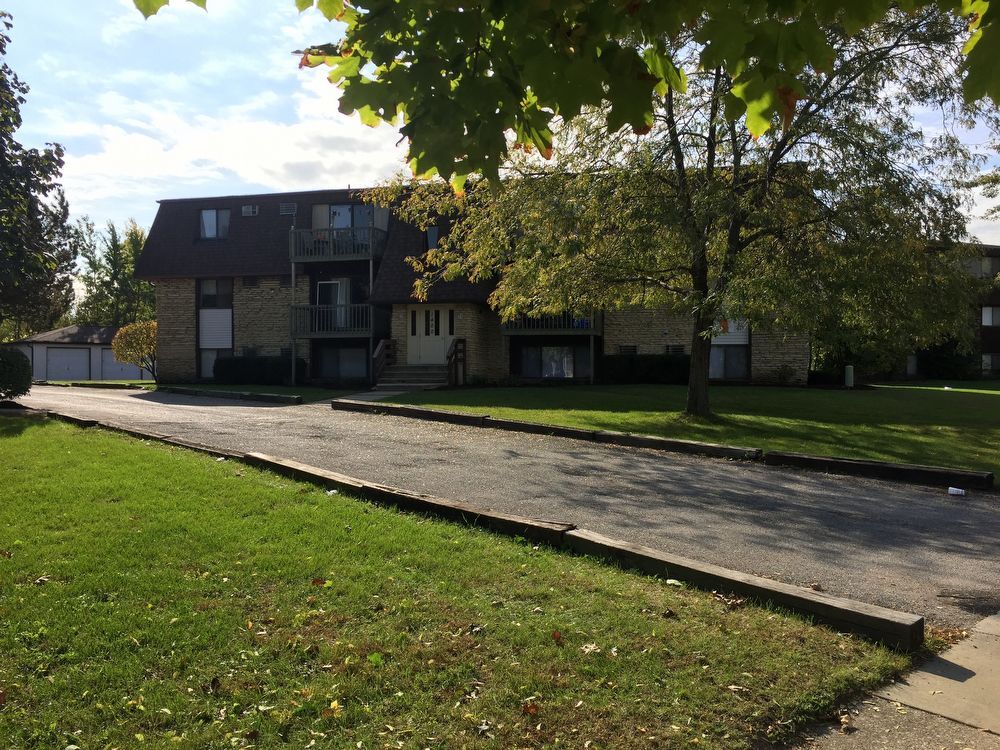 Primary Photo - Huge 2 Bedroom in Crest Hill
