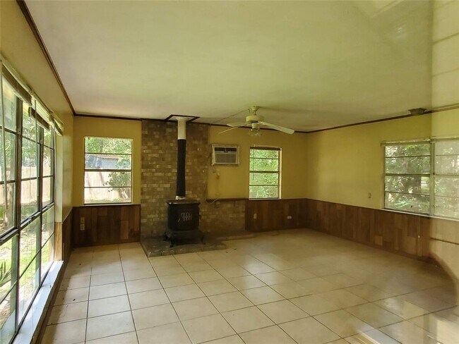 Building Photo - 207 Spring Stream Bend
