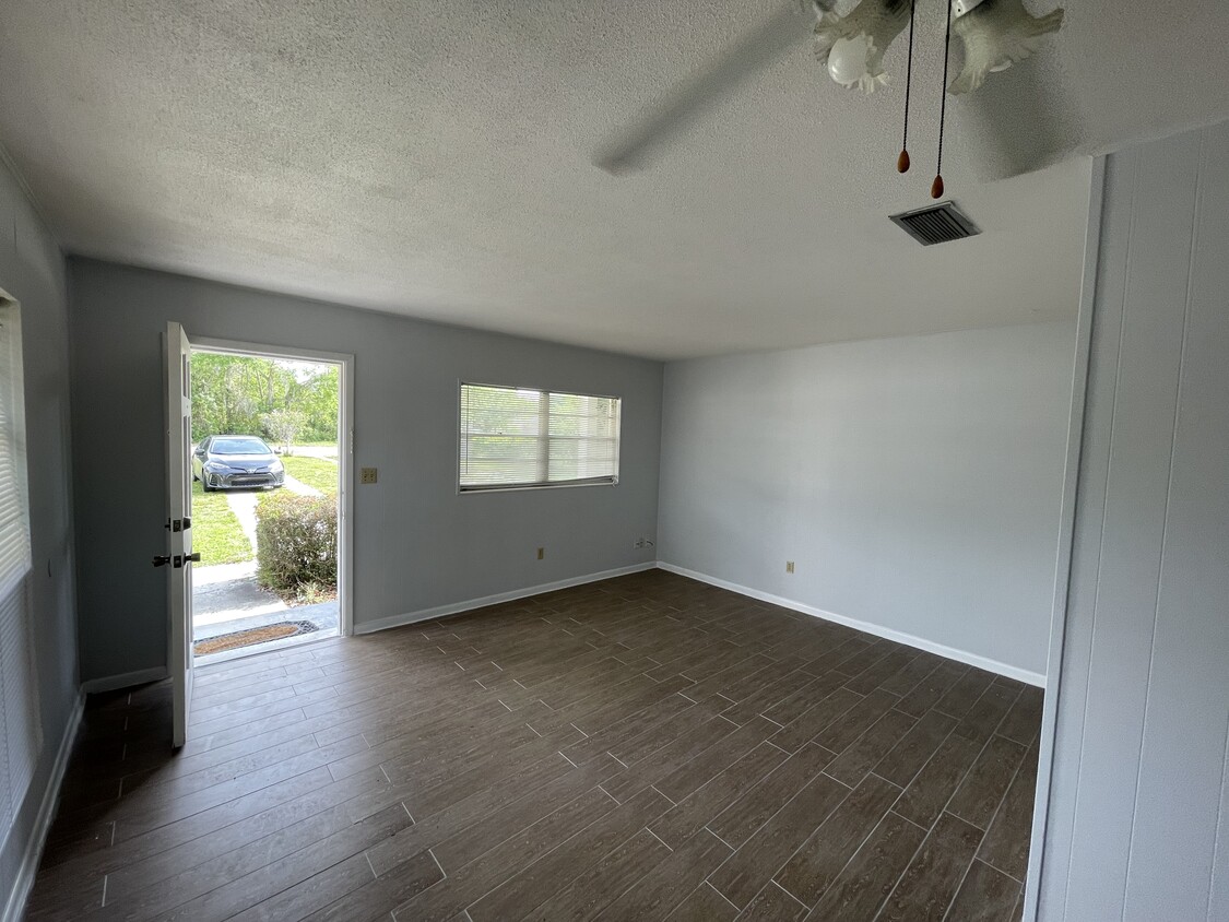 Foto principal - 2340 Colonial Ave