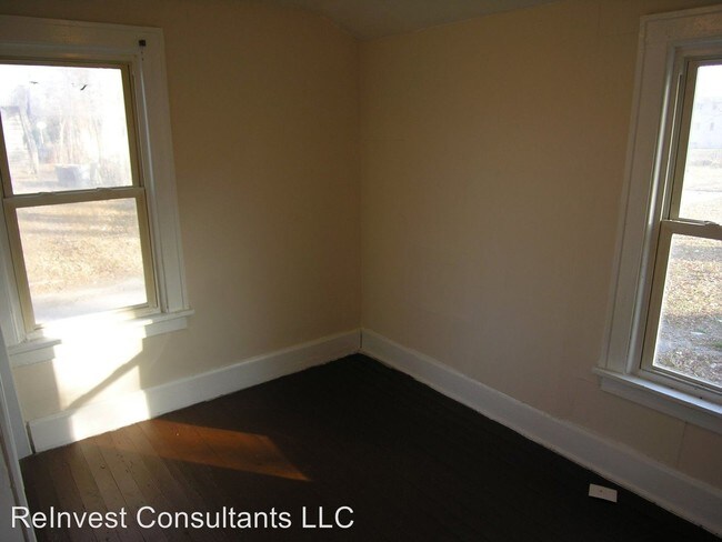 Building Photo - 714 Maple St