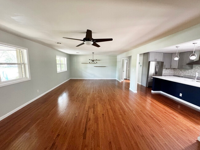 Building Photo - 118 Green Meadows Dr