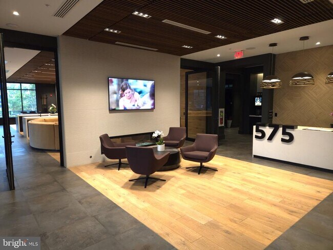 Foto del edificio - 575 S Goddard Blvd