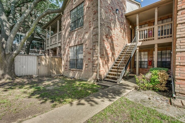 Foto del edificio - 2255 Braeswood Park Dr