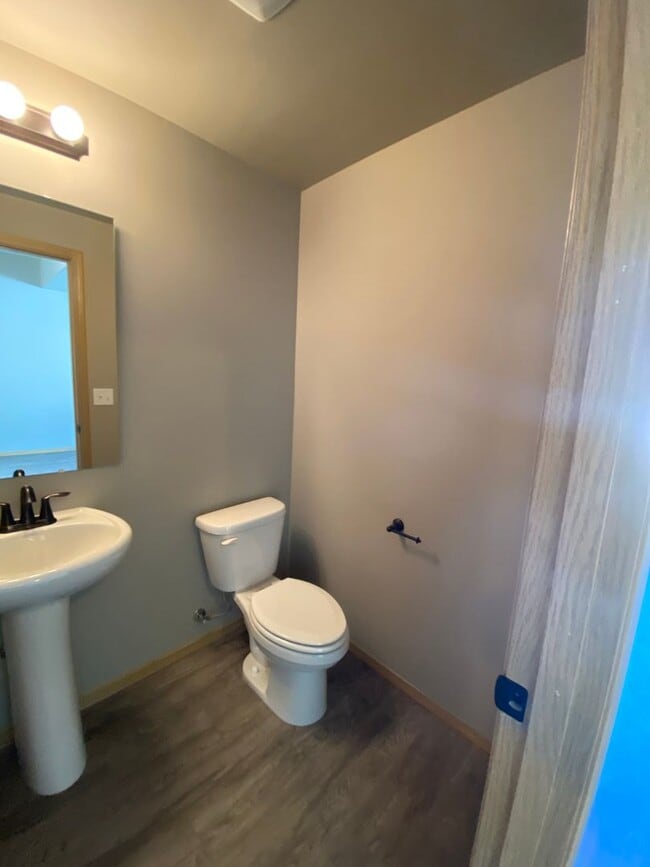 Building Photo - h703