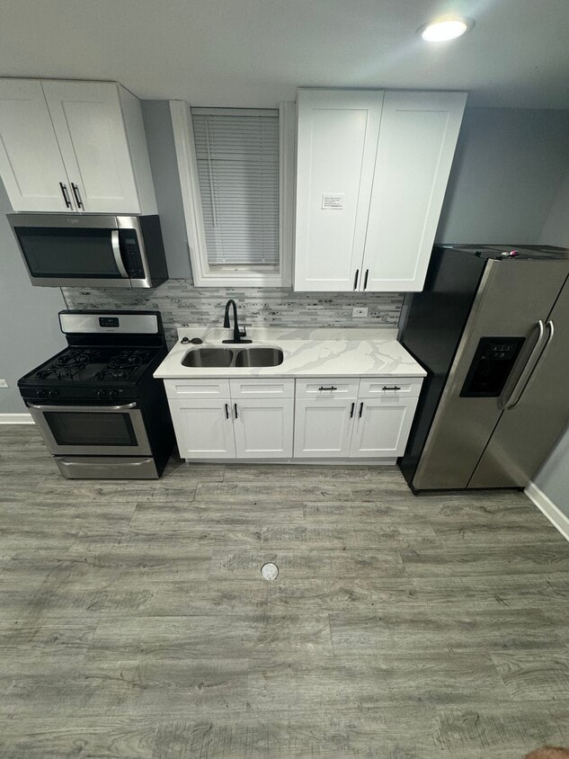 Kitchen - 4330 W Lexington St (Chicago, IL)