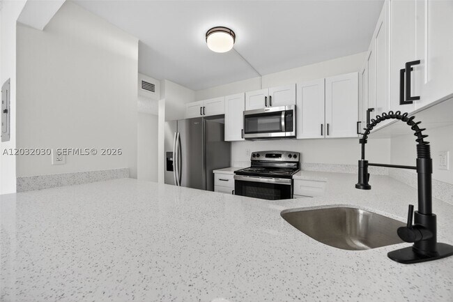 Foto del edificio - 800 SW 104th Ct
