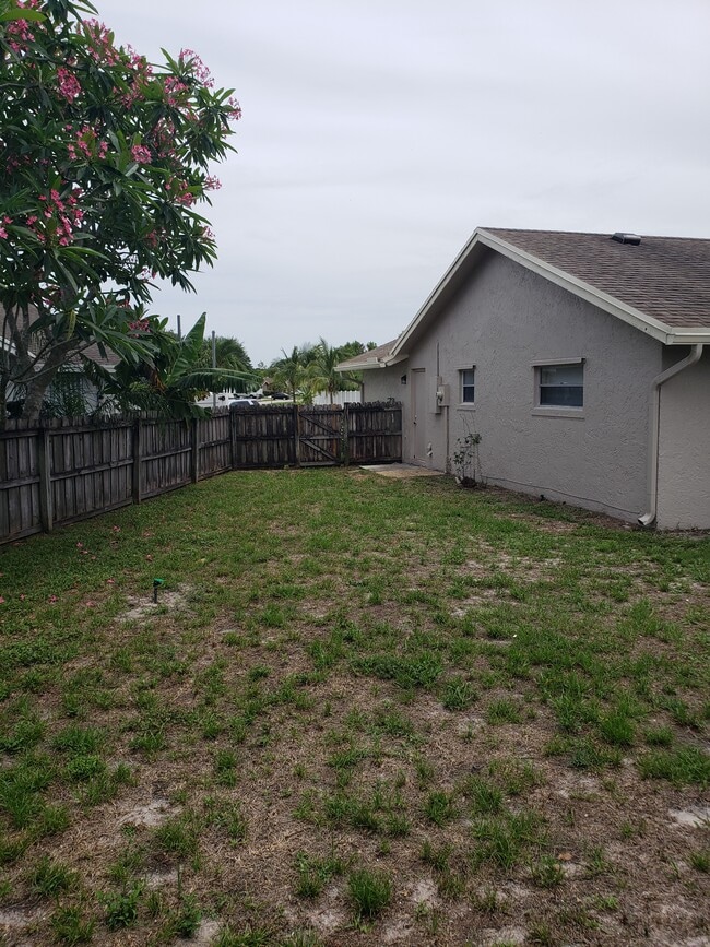Building Photo - 9515 Lancaster Pl