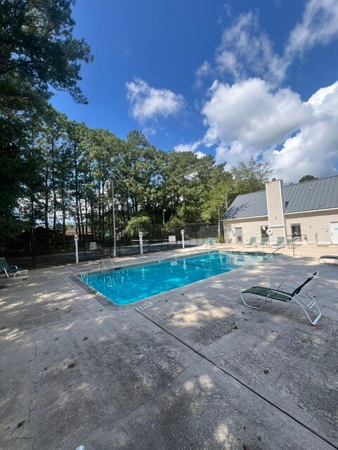 Building Photo - 905 E Estates Blvd