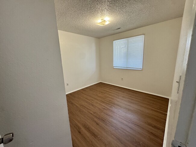 Foto del edificio - 525 E 13th St
