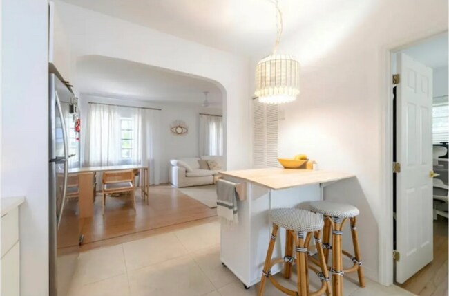 Cocina y sala de estar - 817 Meridian Ave