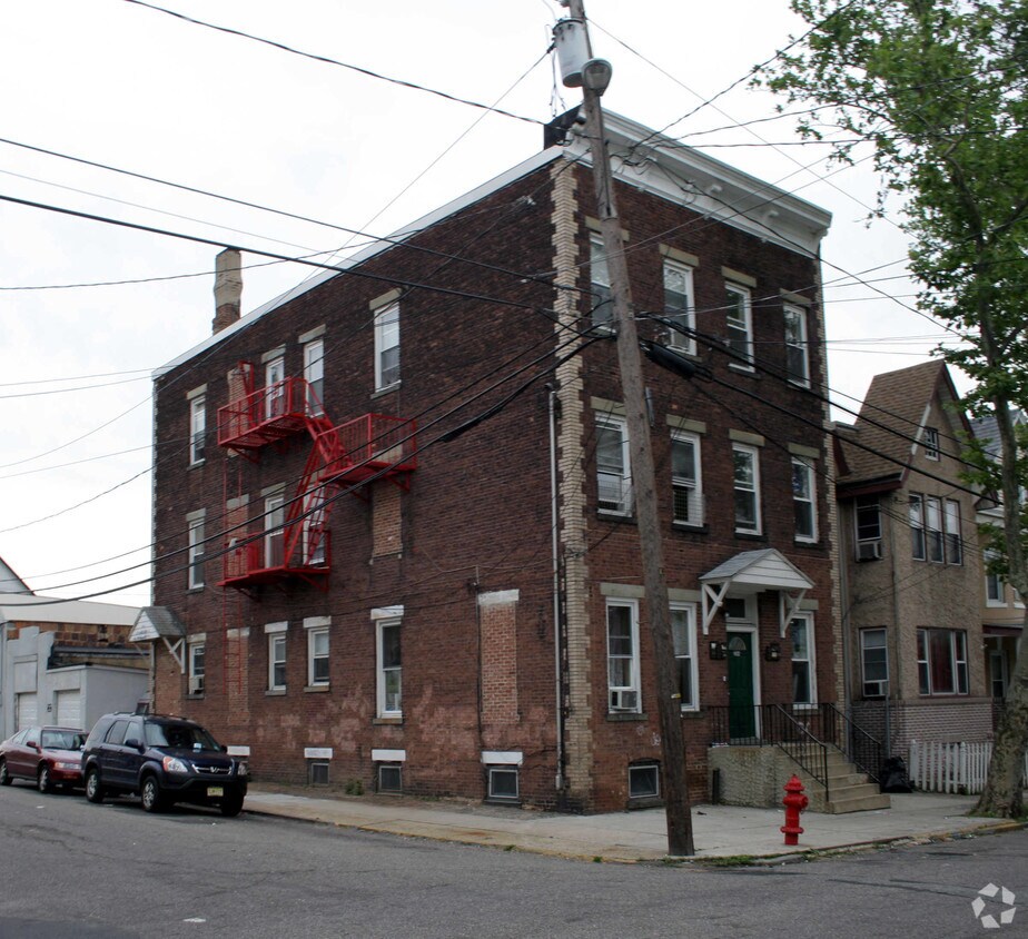 Primary Photo - 384 Park Ave