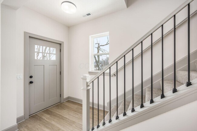 Building Photo - 391 Brehl Ave