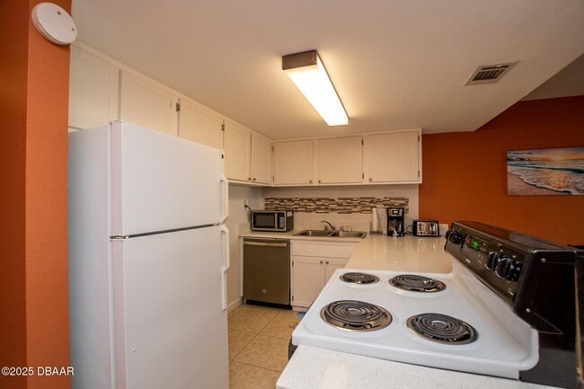 Building Photo - 4849 Saxon Dr